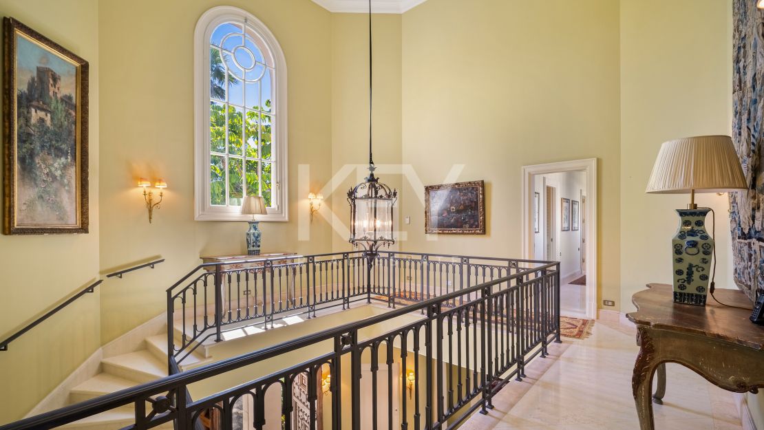 Elegant seafront residence with timeless appeal in Marbella East