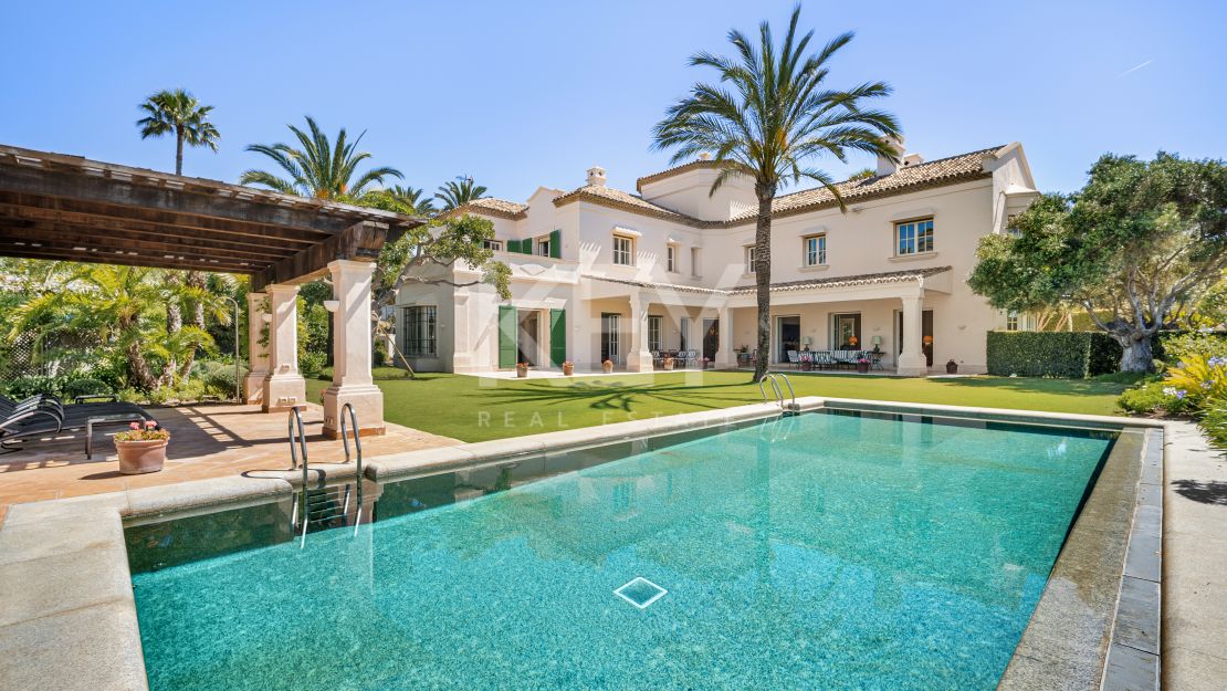 Elegant seafront residence with timeless appeal in Marbella East