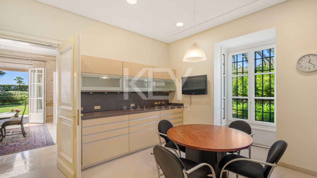 Elegant seafront residence with timeless appeal in Marbella East