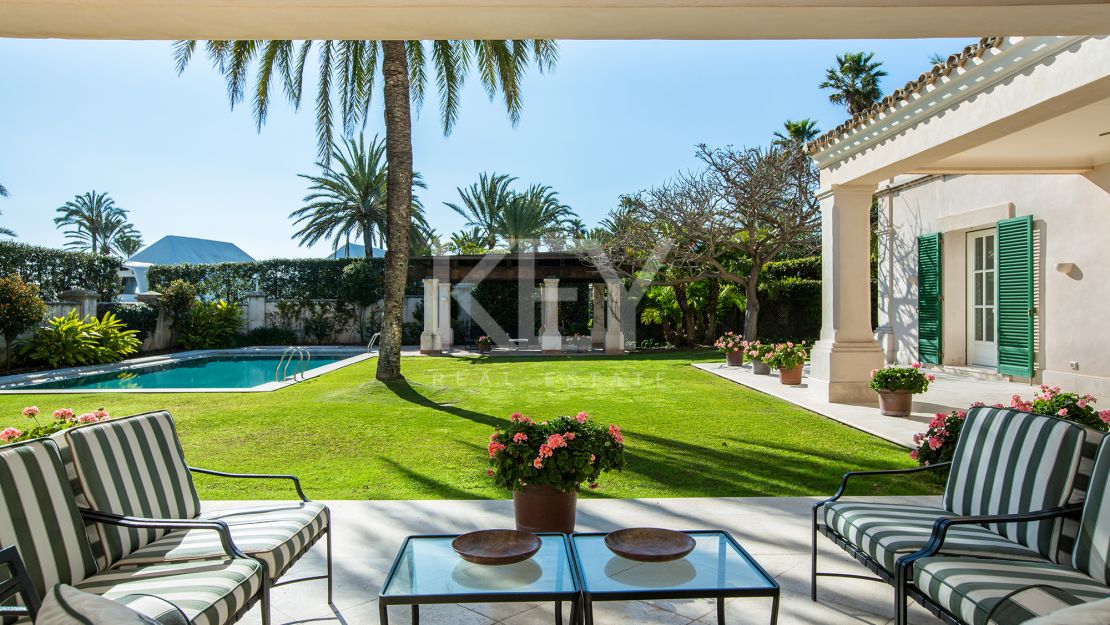 Elegant seafront residence with timeless appeal in Marbella East
