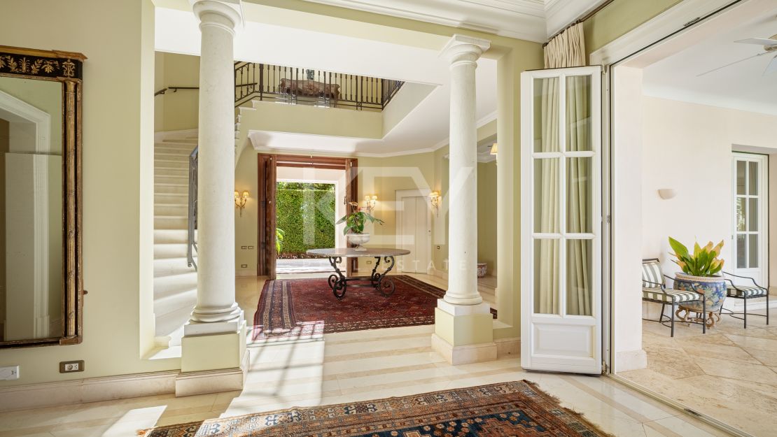 Elegant seafront residence with timeless appeal in Marbella East