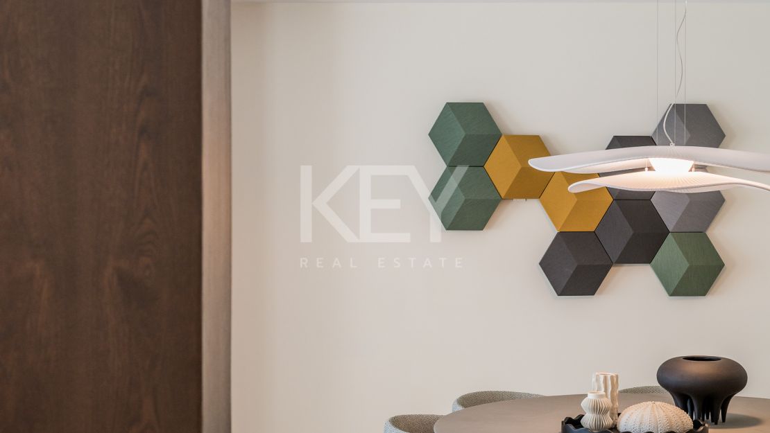 Отремонтированные апартаменты с видом на море на первой линии пляжа в Лос-Монтерос-Палм-Бич