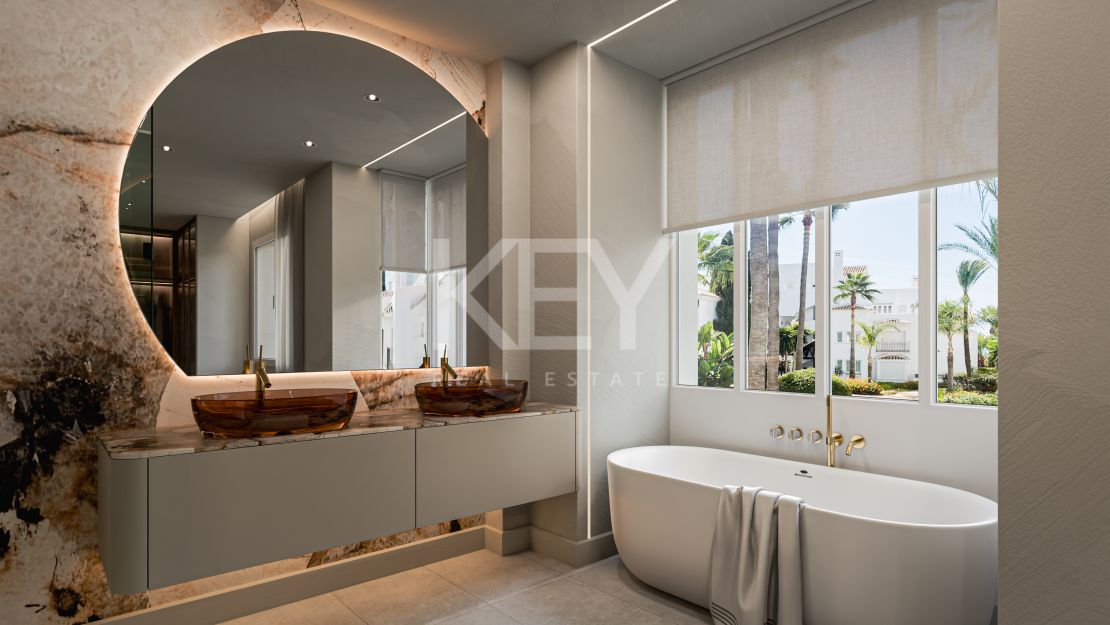 Отремонтированные апартаменты с видом на море на первой линии пляжа в Лос-Монтерос-Палм-Бич