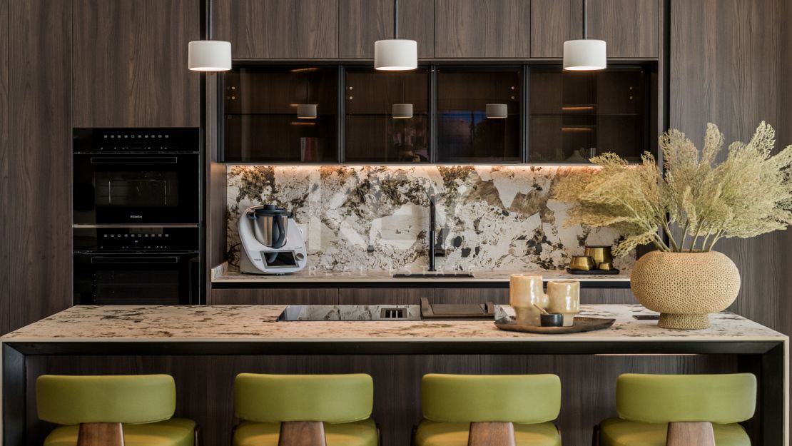 Отремонтированные апартаменты с видом на море на первой линии пляжа в Лос-Монтерос-Палм-Бич