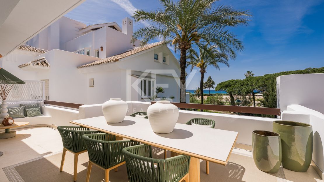 Отремонтированные апартаменты с видом на море на первой линии пляжа в Лос-Монтерос-Палм-Бич