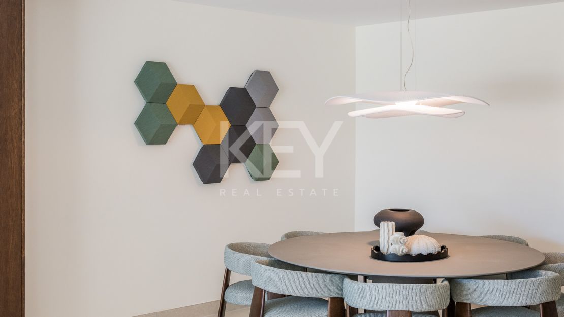 Отремонтированные апартаменты с видом на море на первой линии пляжа в Лос-Монтерос-Палм-Бич