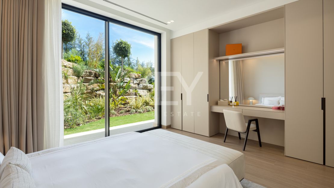 Архитектурный шедевр: вилла с СПА и видом на море в Лос Фламингос, Бенахавис