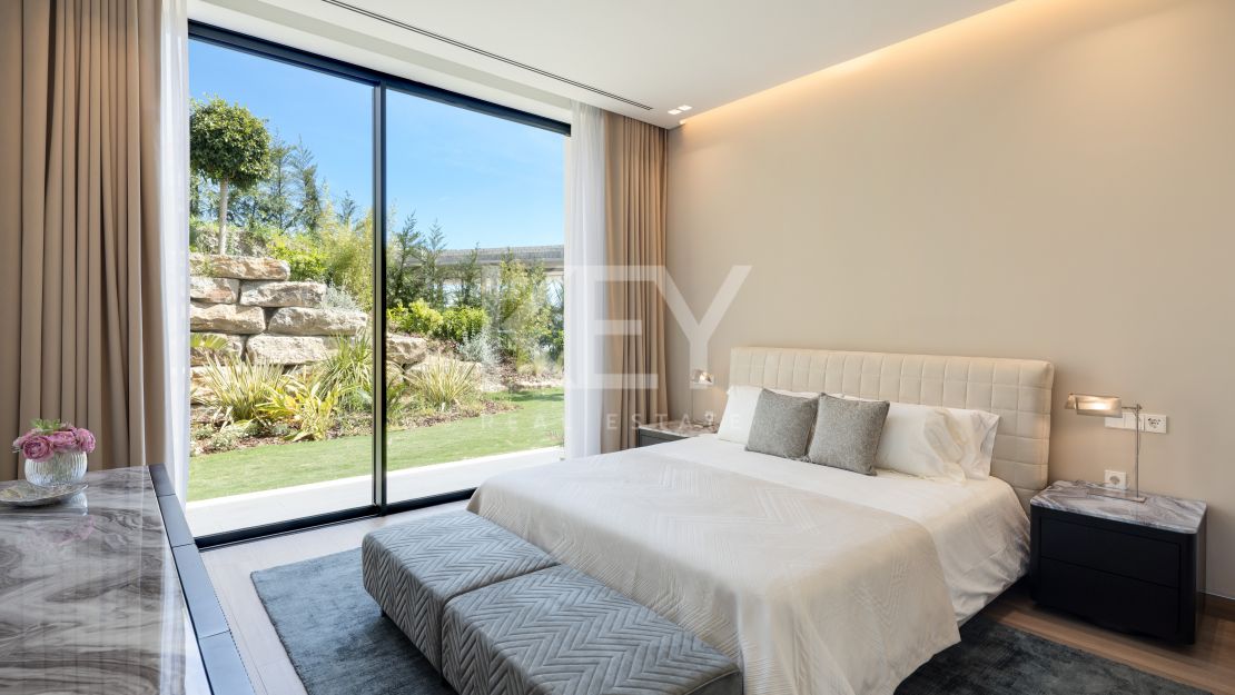 Архитектурный шедевр: вилла с СПА и видом на море в Лос Фламингос, Бенахавис