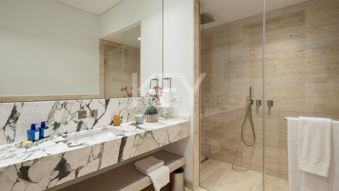 Архитектурный шедевр: вилла с СПА и видом на море в Лос Фламингос, Бенахавис