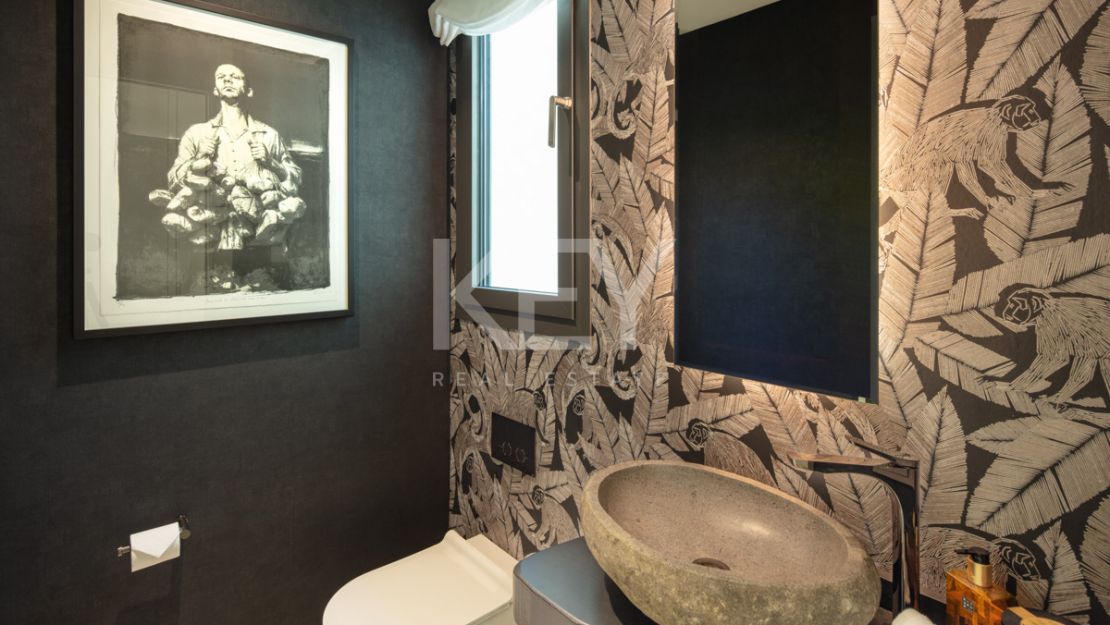 Renovated one-level retreat with tropical garden in El Rosario, Marbella East