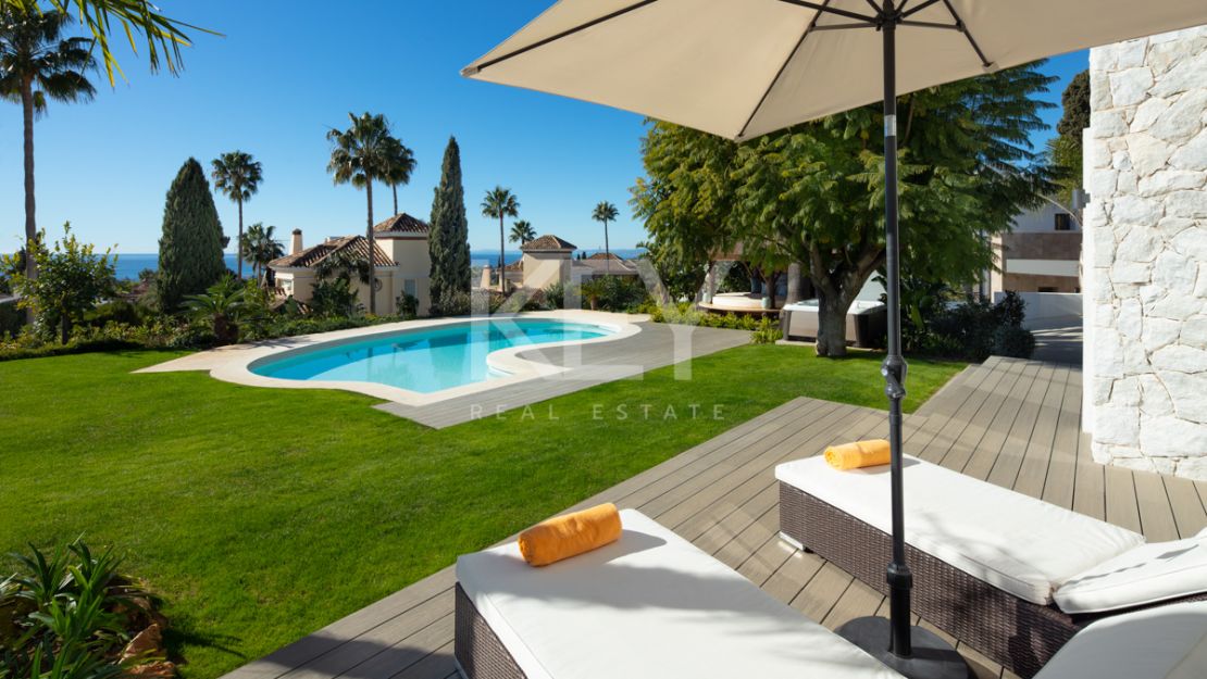 Renovated one-level retreat with tropical garden in El Rosario, Marbella East