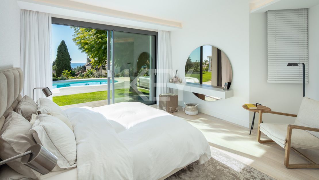 Renovated one-level retreat with tropical garden in El Rosario, Marbella East