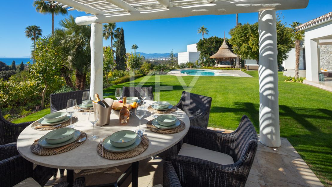 Renovated one-level retreat with tropical garden in El Rosario, Marbella East