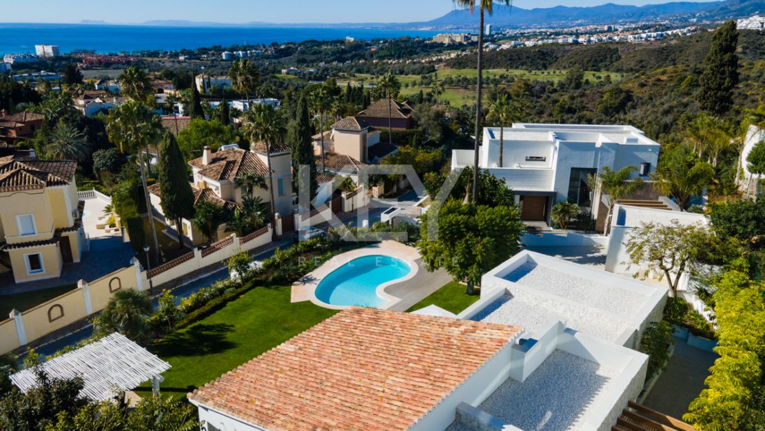 Renovated one-level retreat with tropical garden in El Rosario, Marbella East