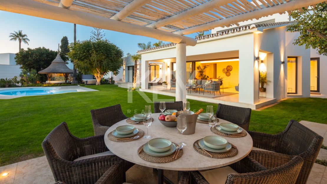 Renovated one-level retreat with tropical garden in El Rosario, Marbella East