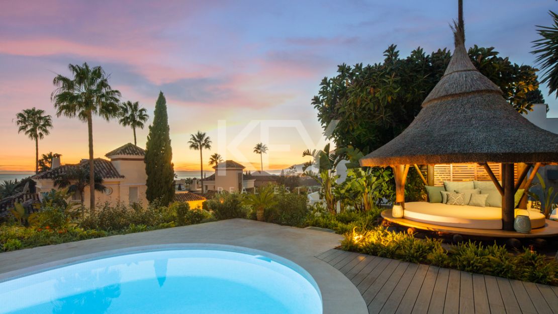 Renovated one-level retreat with tropical garden in El Rosario, Marbella East