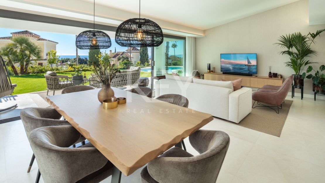 Renovated one-level retreat with tropical garden in El Rosario, Marbella East