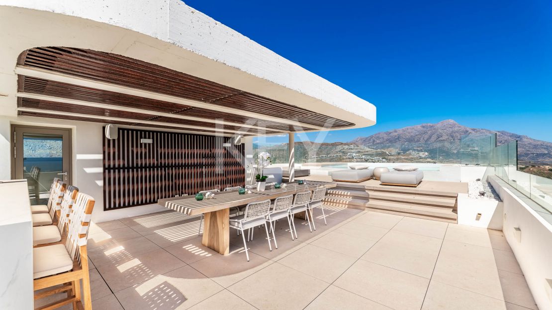 Панорамный пентхаус с частным бассейном и солярием в Ла Кинта, Бенахавис