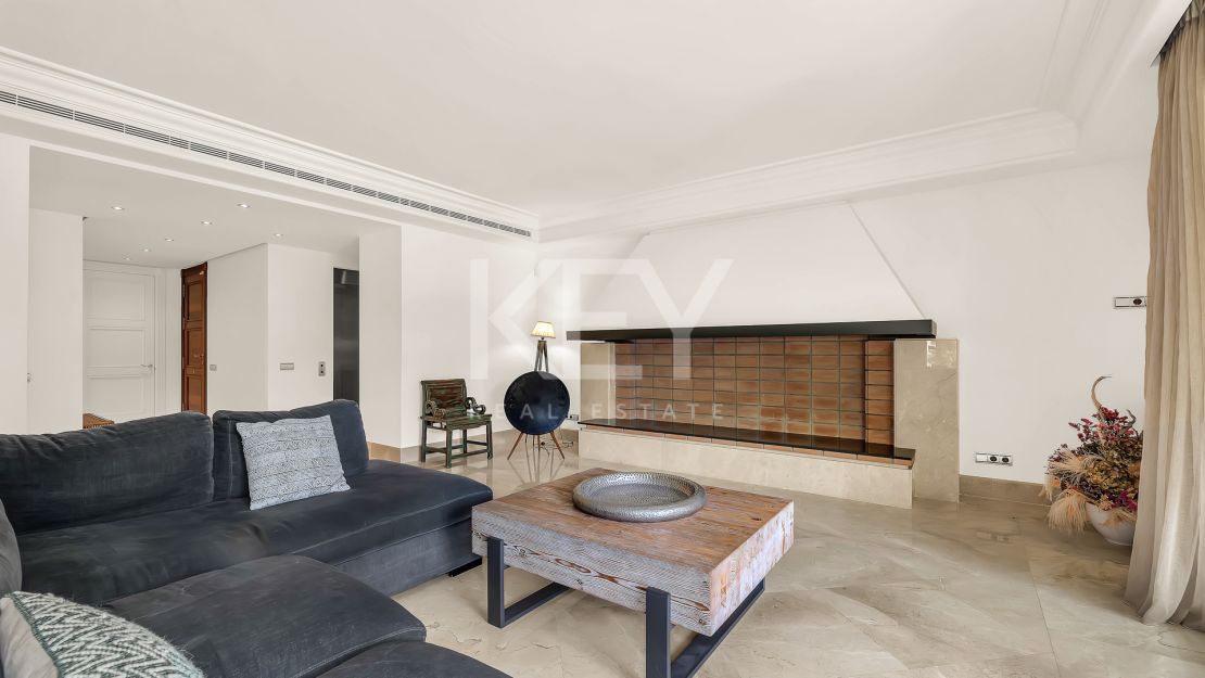 Исключительная квартира с потрясающим видом на бассейн и зелёные насаждения в Лос Монтерос, Марбелья Восточная