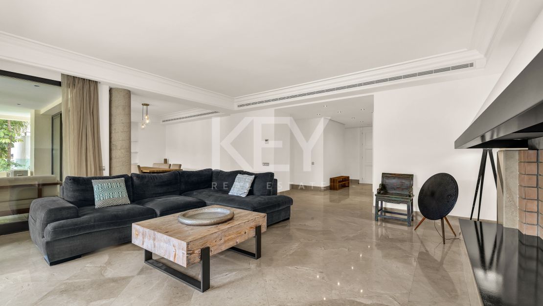 Исключительная квартира с потрясающим видом на бассейн и зелёные насаждения в Лос Монтерос, Марбелья Восточная