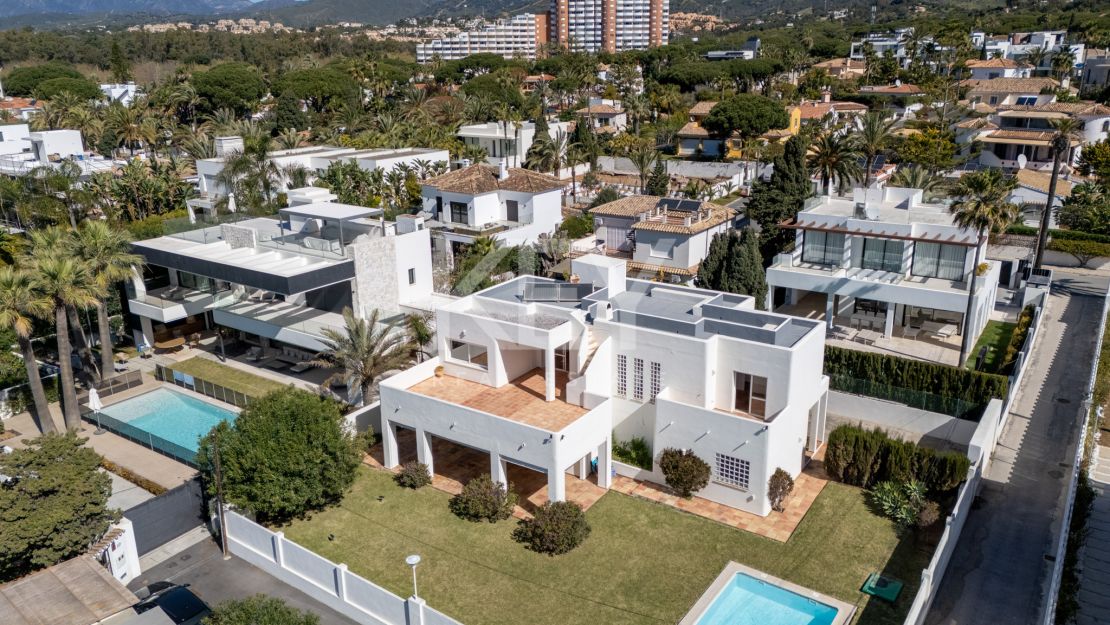 Second-line beach Villa with renovation potential in Marbesa, Marbella East