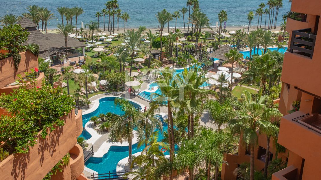 Frontline Penthouse with panoramic sea views in Kempinski Resort, Estepona