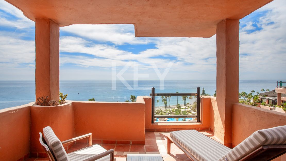 Frontline Penthouse with panoramic sea views in Kempinski Resort, Estepona