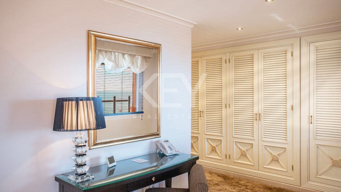 Frontline Penthouse with panoramic sea views in Kempinski Resort, Estepona