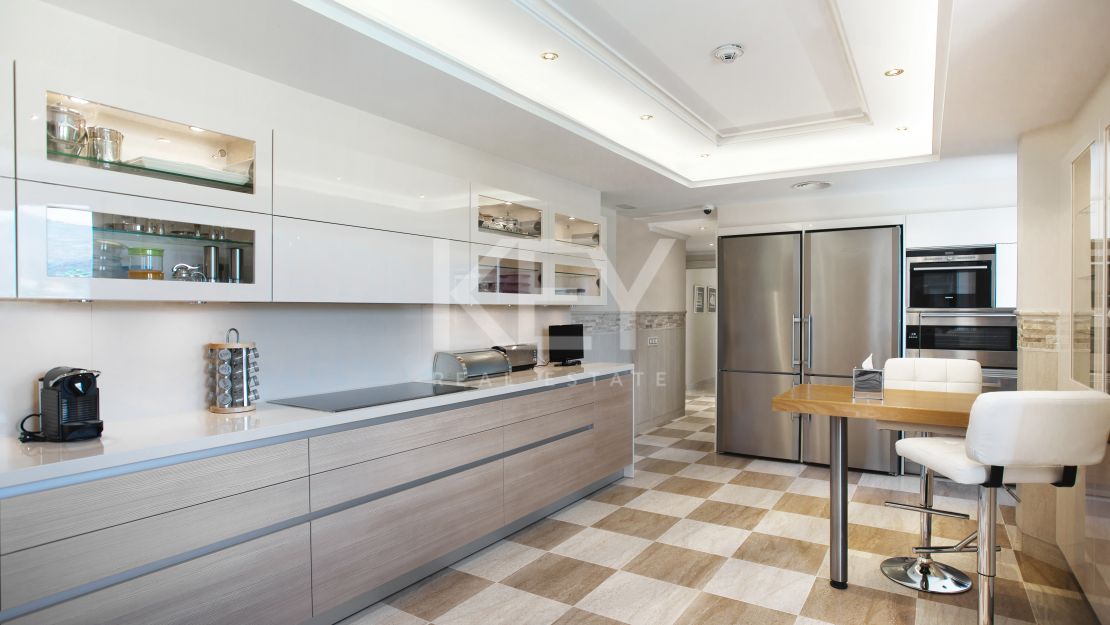 Frontline Penthouse with panoramic sea views in Kempinski Resort, Estepona