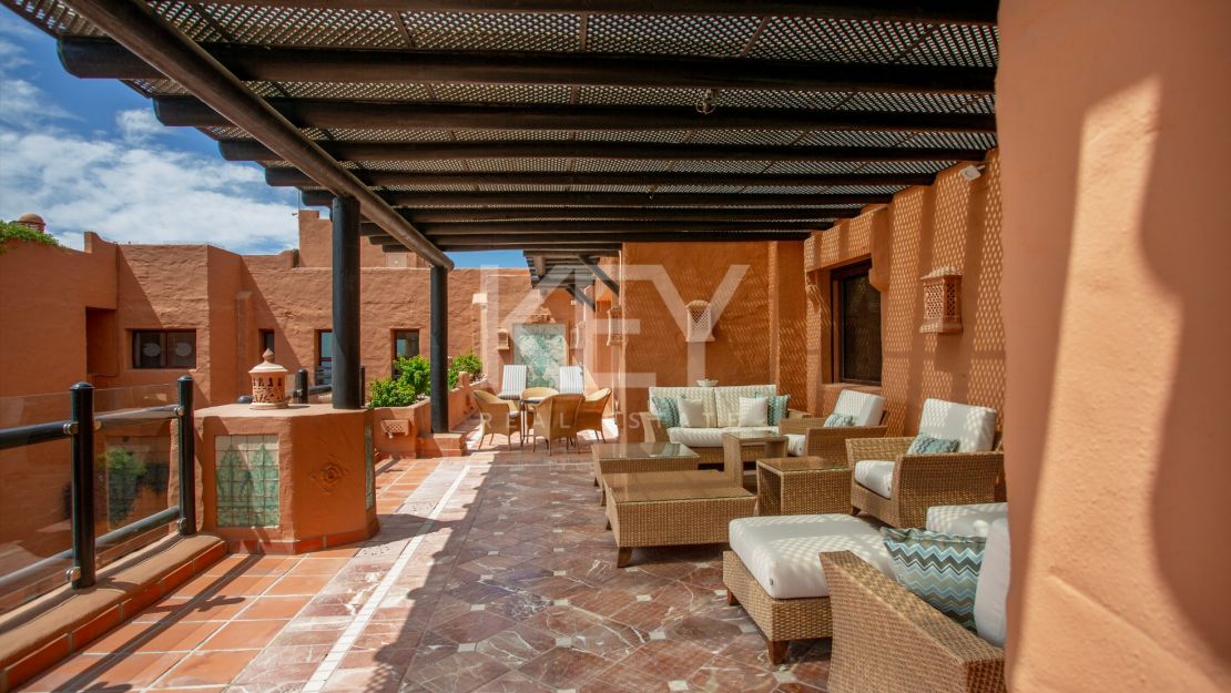 Frontline Penthouse with panoramic sea views in Kempinski Resort, Estepona