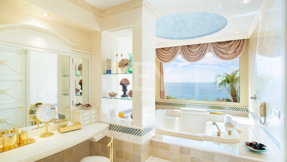 Frontline Penthouse with panoramic sea views in Kempinski Resort, Estepona