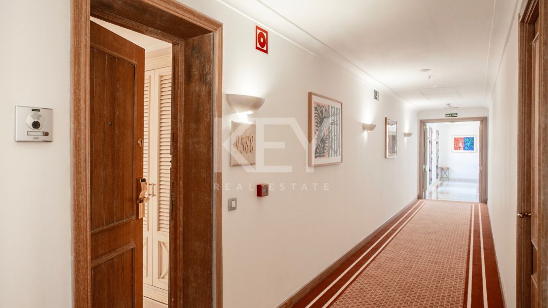 Frontline Penthouse with panoramic sea views in Kempinski Resort, Estepona