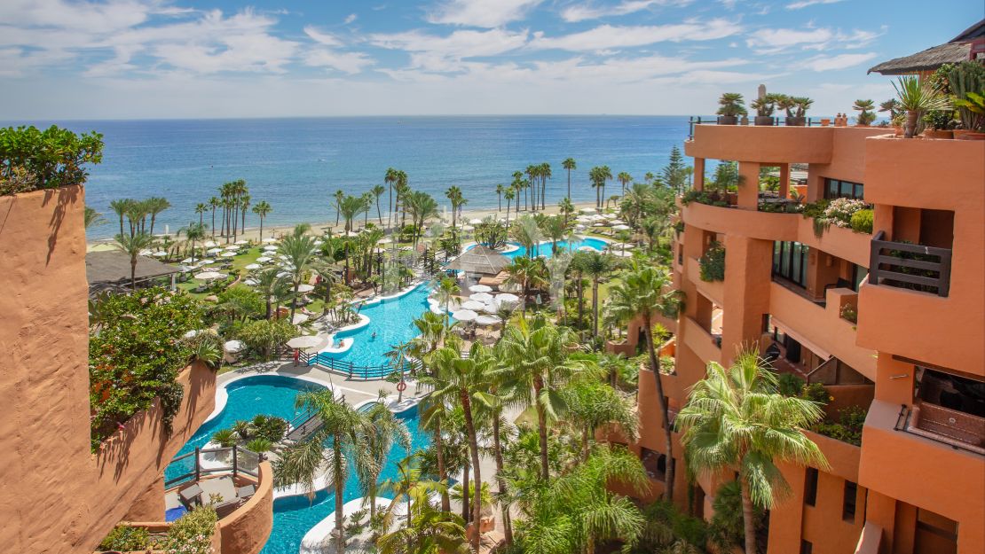 Frontline Penthouse with panoramic sea views in Kempinski Resort, Estepona