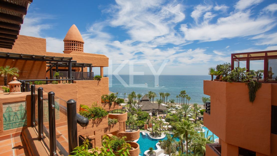 Frontline Penthouse with panoramic sea views in Kempinski Resort, Estepona