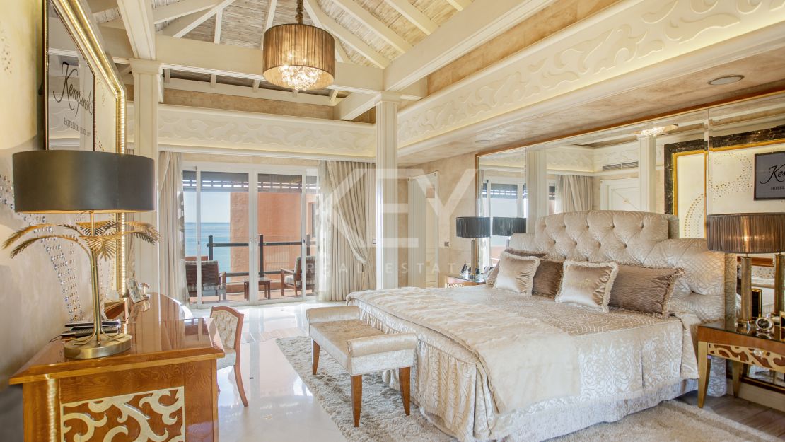 Frontline Penthouse with panoramic sea views in Kempinski Resort, Estepona