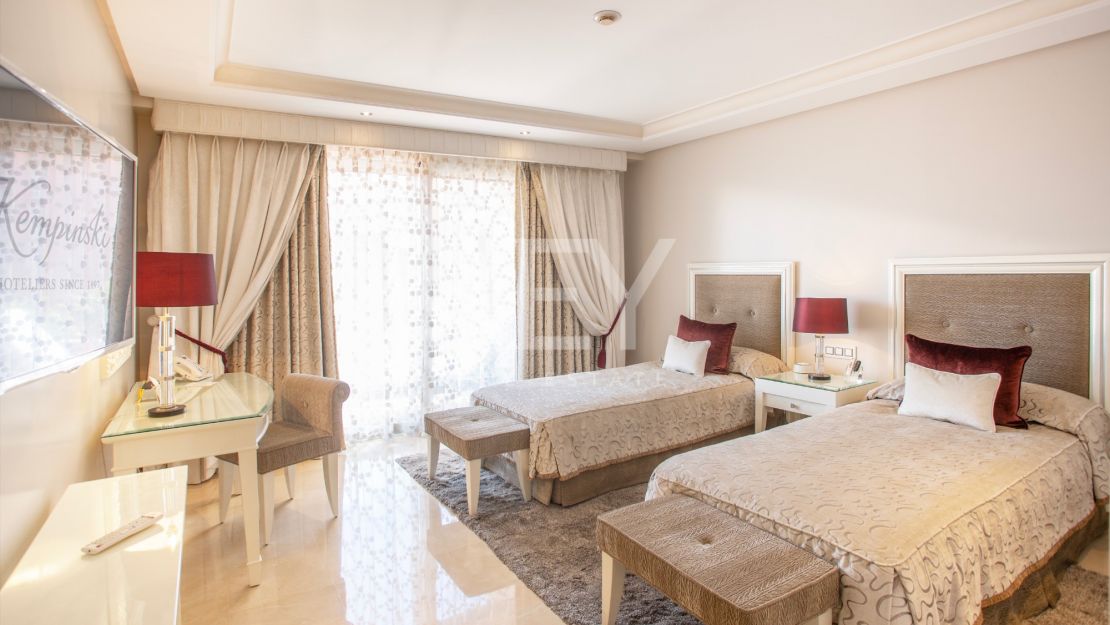 Frontline Penthouse with panoramic sea views in Kempinski Resort, Estepona