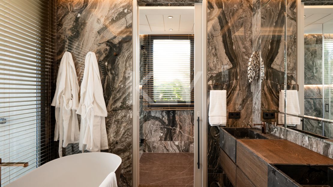 Современная вилла-шедевр у моря в Касабланке, Золотая Миля Марбельи