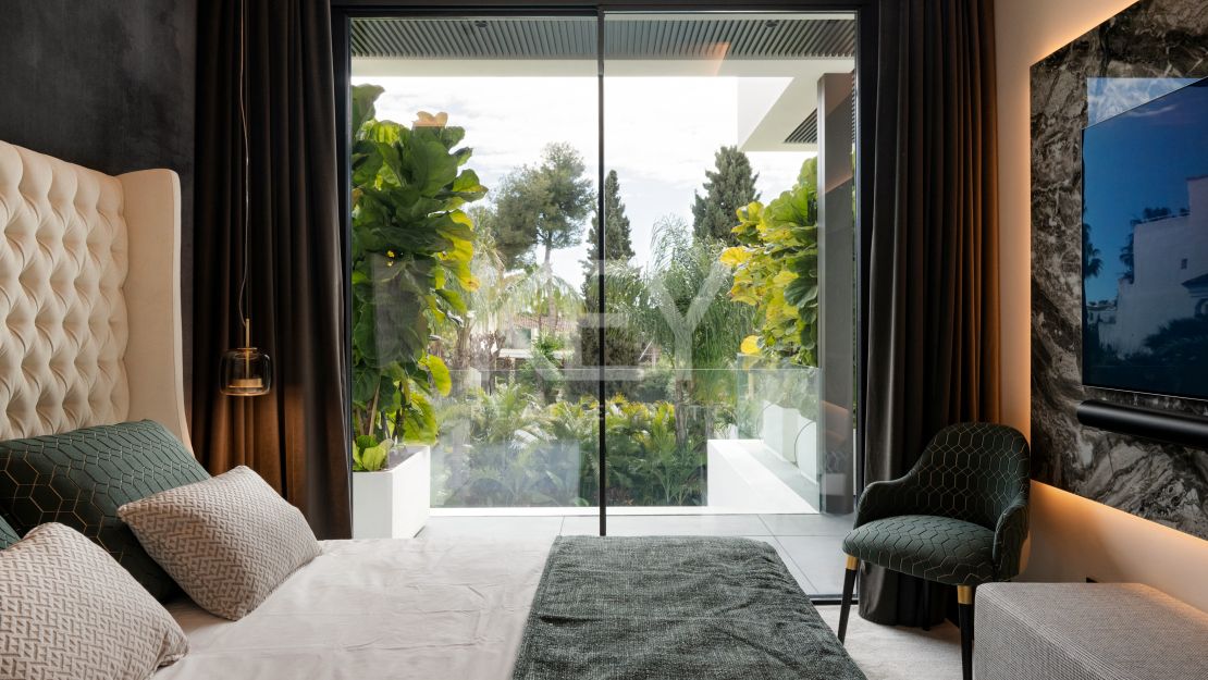 Современная вилла-шедевр у моря в Касабланке, Золотая Миля Марбельи