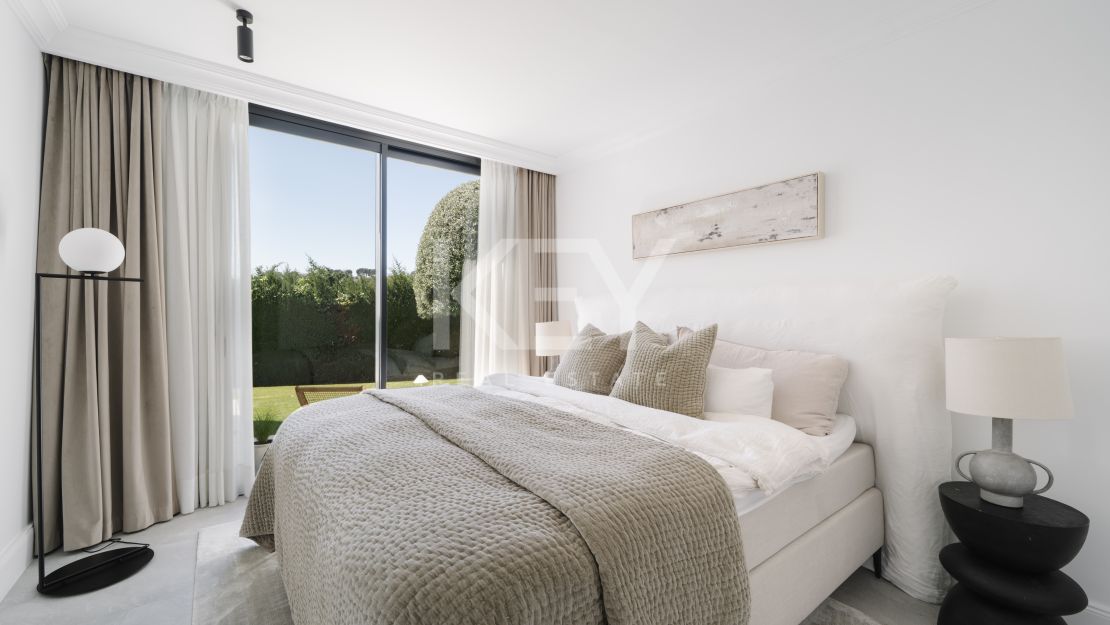 Современная семейная вилла с видом на гольф в самом сердце Нуэва Андалусия