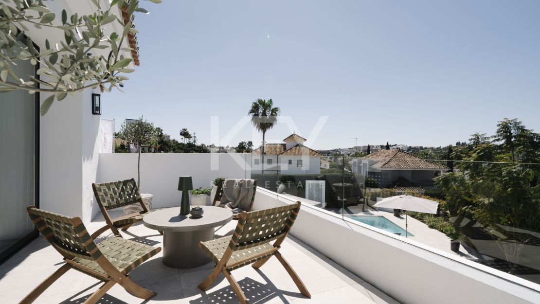 Современная семейная вилла с видом на гольф в самом сердце Нуэва Андалусия