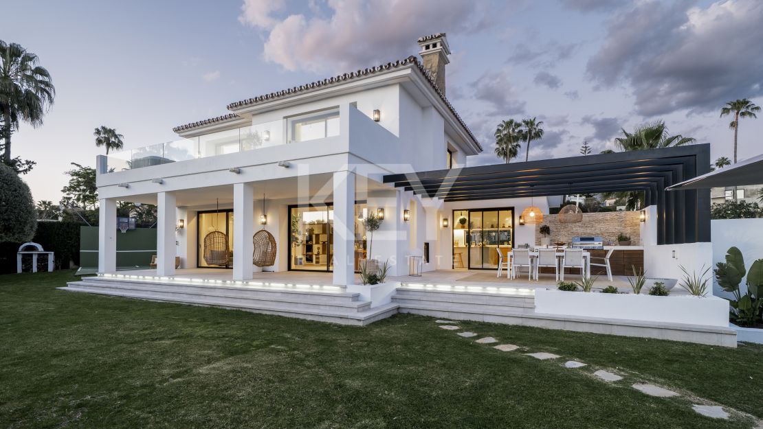 Villa moderna con vistas al golf en el corazón de Nueva Andalucía