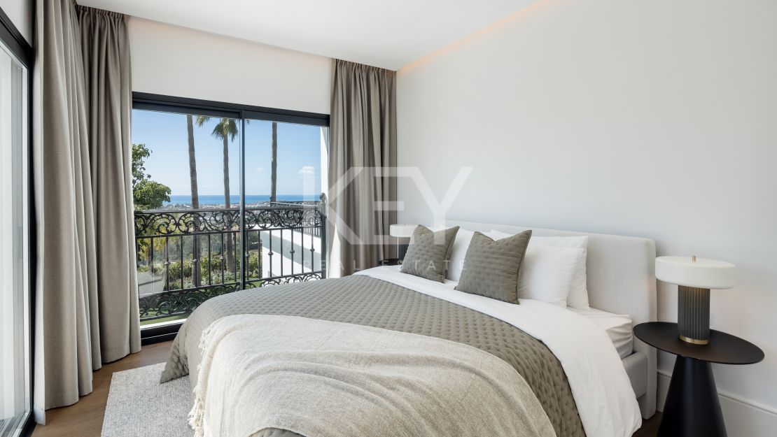 Villa de elegancia moderna con vistas panorámicas en Los Arqueros, Benahavís