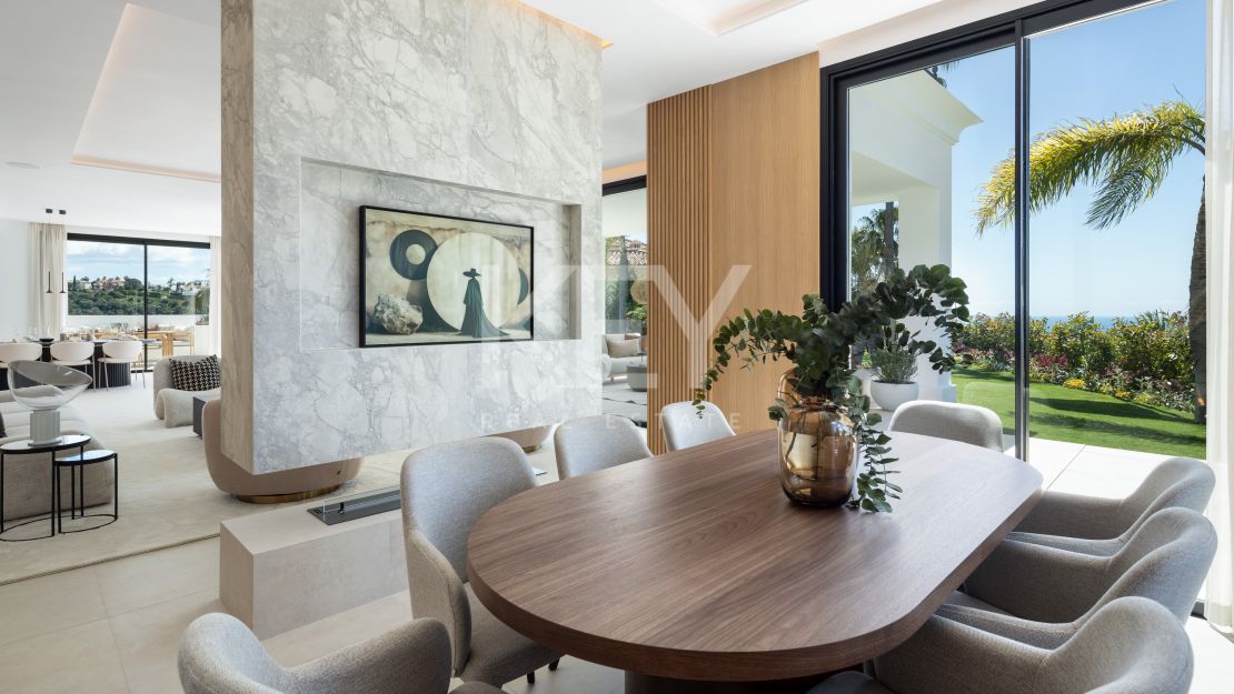 Villa de elegancia moderna con vistas panorámicas en Los Arqueros, Benahavís