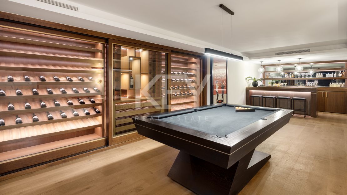 Villa de elegancia moderna con vistas panorámicas en Los Arqueros, Benahavís