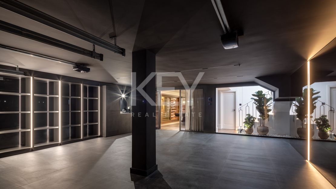 Villa de elegancia moderna con vistas panorámicas en Los Arqueros, Benahavís