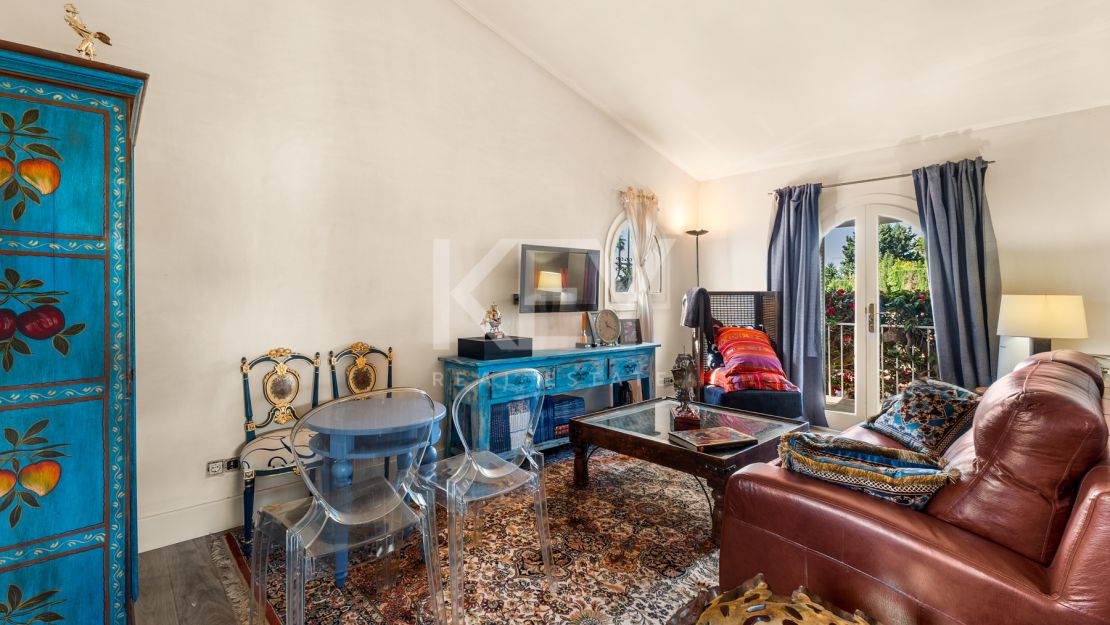 Элегантная вилла с шестью спальнями в Рочио де Нагуэлес, Золотая Миля Марбельи