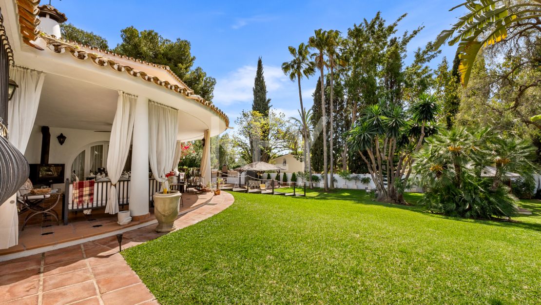 Элегантная вилла с шестью спальнями в Рочио де Нагуэлес, Золотая Миля Марбельи