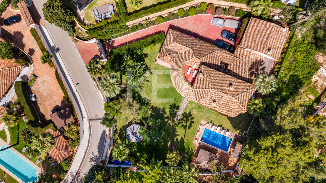 Элегантная вилла с шестью спальнями в Рочио де Нагуэлес, Золотая Миля Марбельи