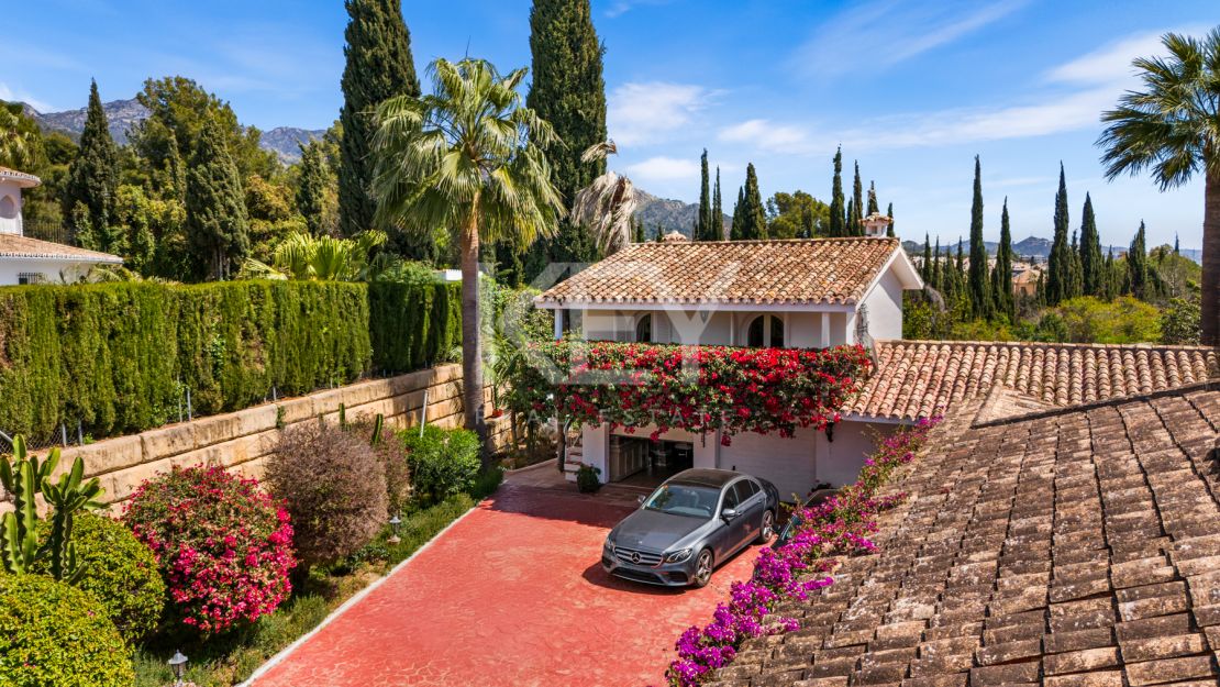 Элегантная вилла с шестью спальнями в Рочио де Нагуэлес, Золотая Миля Марбельи