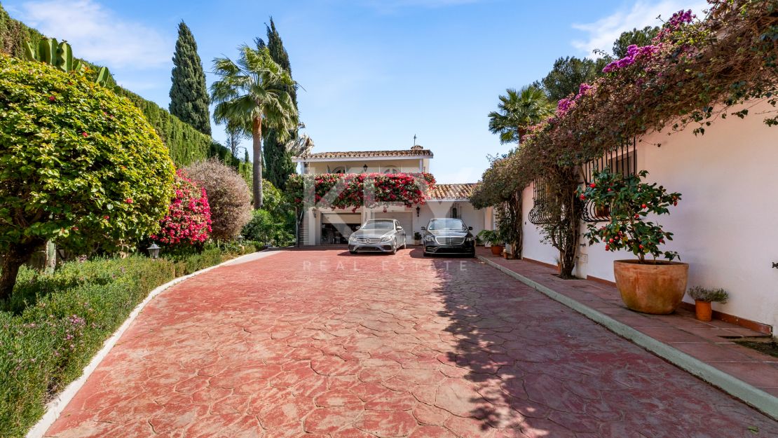 Элегантная вилла с шестью спальнями в Рочио де Нагуэлес, Золотая Миля Марбельи